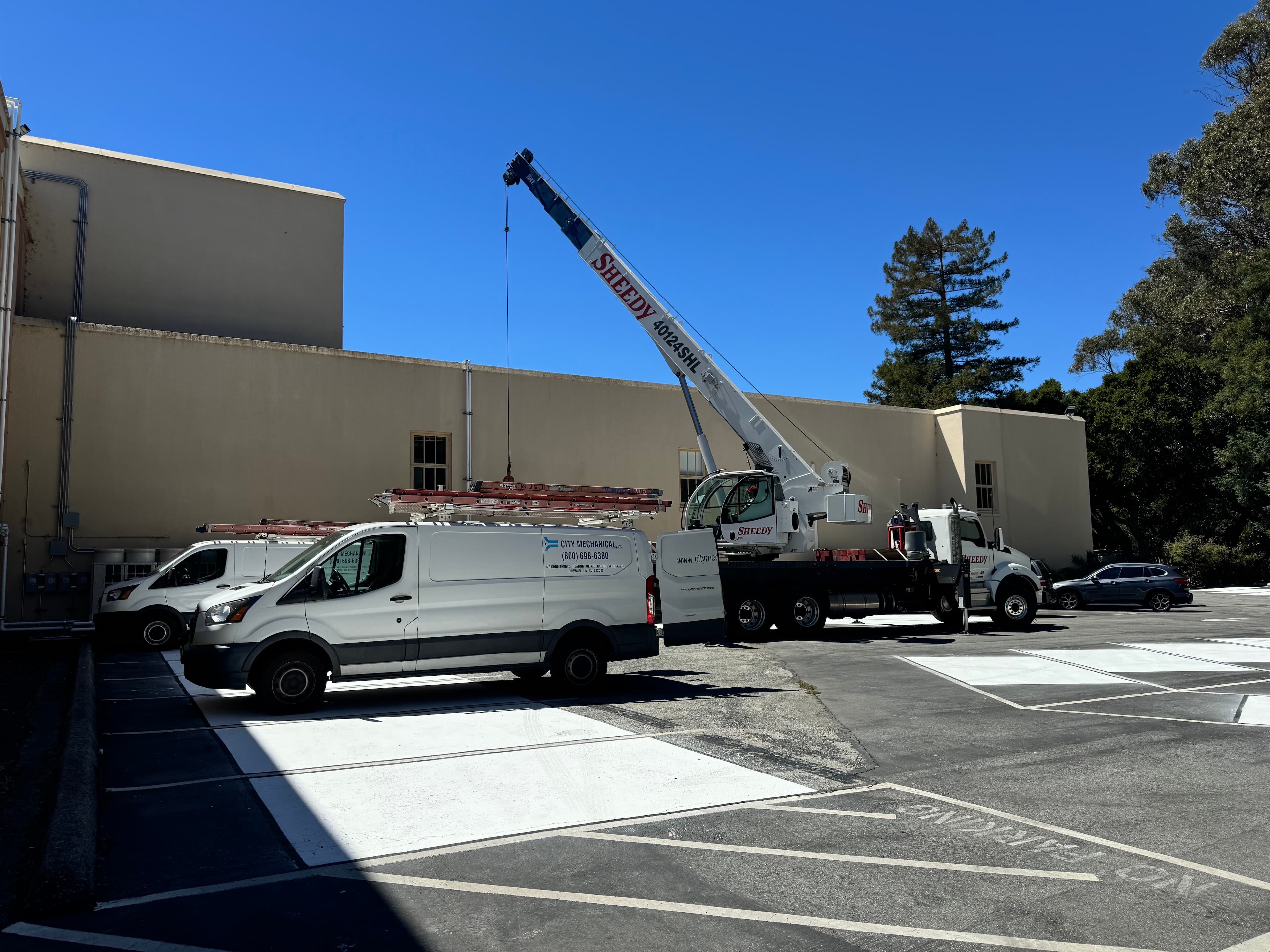 City Mechanical service trucks with crane